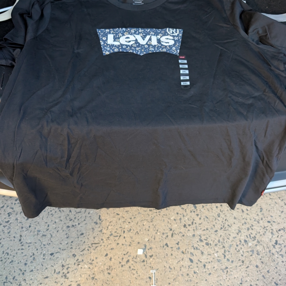 Levi's Black Short Sleeve Tee